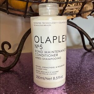 OLAPLEX No.5 Bond Maintenance Conditioner - White